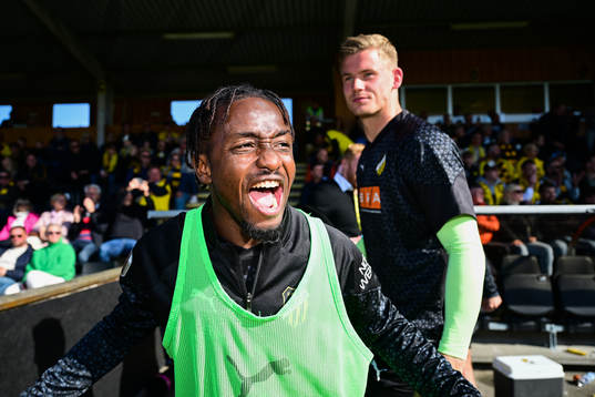 Häckens Ibrahim Sadiq jublar
