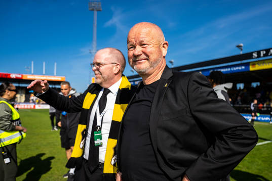 Häckens tränare Per-Mathias Høgmo jublar