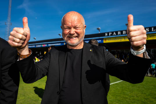 Häckens tränare Per-Mathias Høgmo jublar