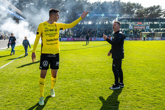 Mjällbys Noah Eile och tränare Anders Torstensson