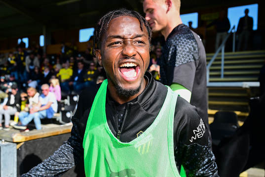 Häckens Ibrahim Sadiq jublar