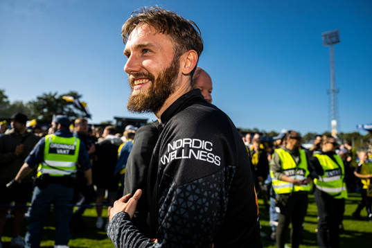 Häckens Simon Sandberg jublar