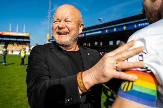 Häckens tränare Per-Mathias Høgmo jublar