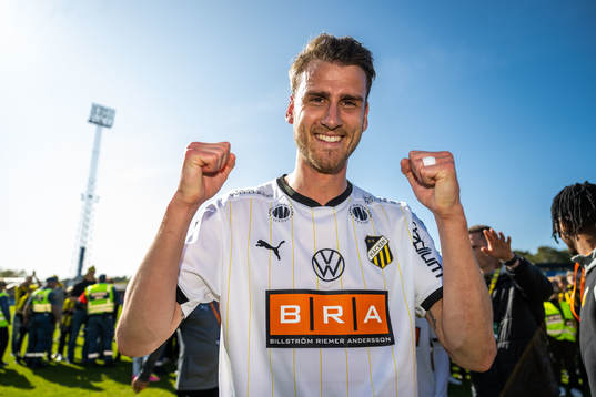 Häckens Johan Hammar jublar