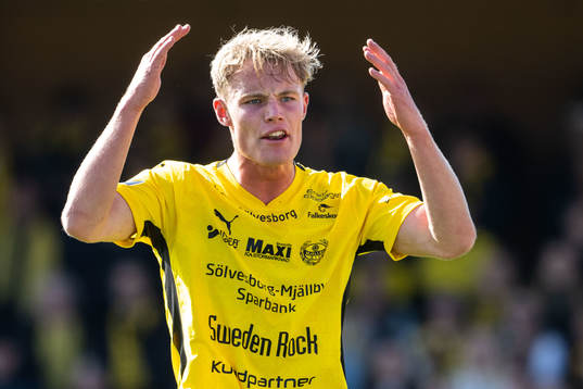 Mjällbys Max Fenger deppar