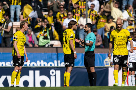 Mjällbys Alexander Johansson och Tom Pettersson i