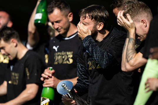 Häckens Simon Sandberg och Samuel Gustafson jublar