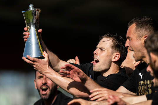 Häckens Lars Olden Larsen jublar