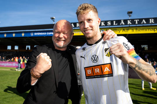 Häckens tränare Per-Mathias Høgmo och Samuel Gustafson