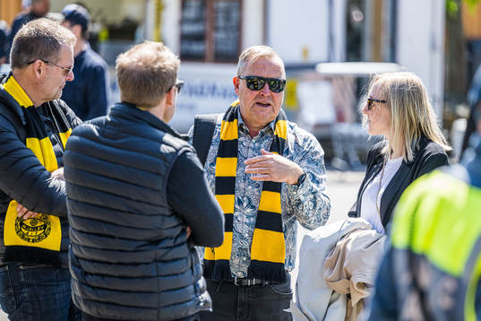 Supportrar anländer