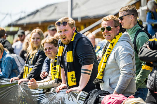 Supportrar anländer