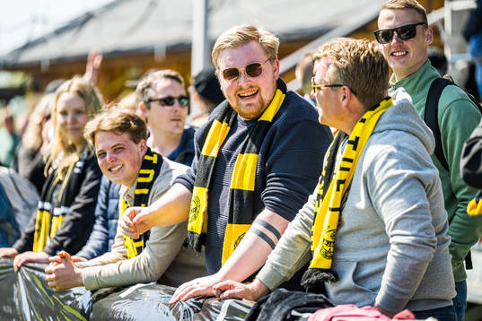 Supportrar anländer