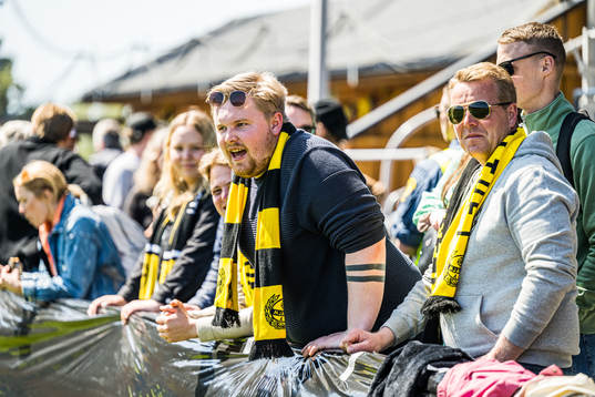 Supportrar anländer