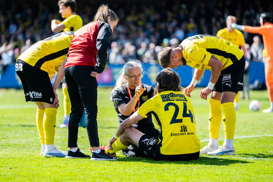 Mjällbys Tom Pettersson får vård