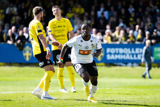 Häckens Ibrahim Sadiq jublar
