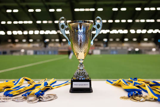 Pokalen uppställd innan finalen i ligacupen mellan IFK