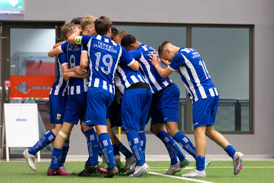 IFK Göteborgs Rasmus Nåfors Dahlin jublar med lagkamrater
