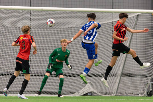 IFK Göteborgs Leon Dusi nickar in 2-0