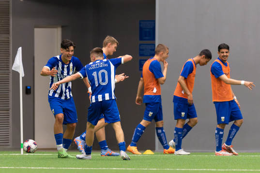 IFK Göteborgs Leon Dusi jublar ihop med Leo Radakovic