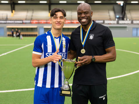 IFK Göteborgs Leon Dusi och assisterande tränare Hakeem