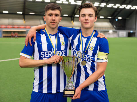 IFK Göteborgs spelare med pokalen