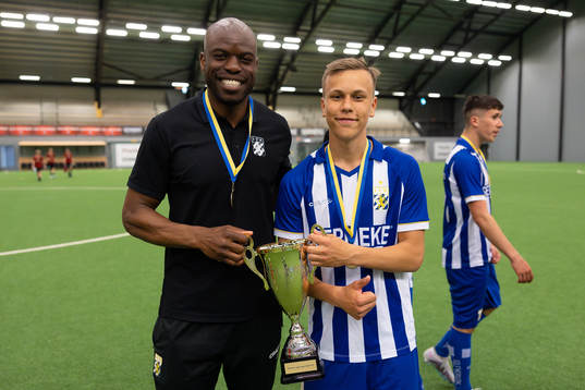 IFK Göteborgs assisterande tränare Hakeem Araba och en