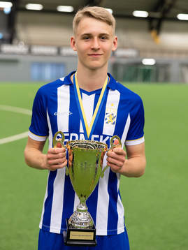 IFK Göteborgs Nathanel Lundén med pokalen