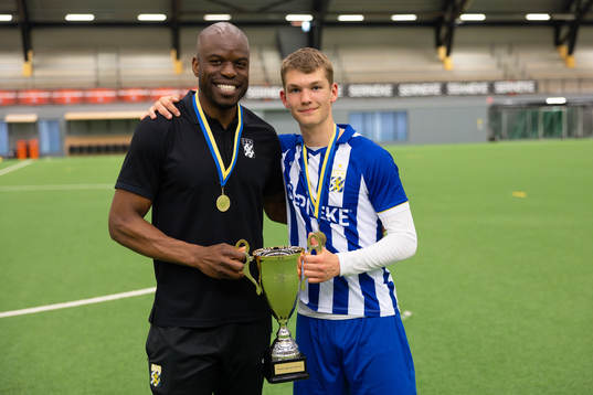 IFK Göteborgs assisterande tränaren Hakeem Araba och en