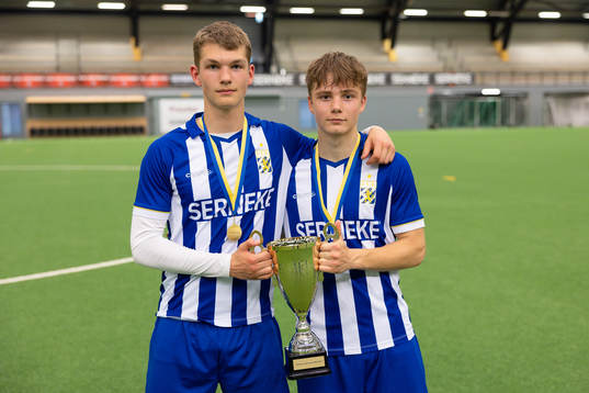 IFK Göteborgs spelare med pokalen