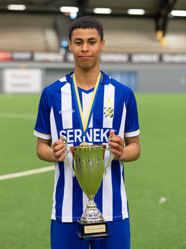 IFK Göteborgs spelare med pokalen