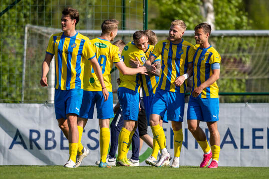 Eskilsminne IFs Casper Seger jublar
