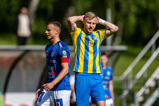 Eskilsminne IFs Oliver Åkerman deppar