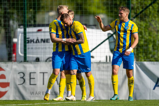 Eskilsminne IFs Casper Seger och Danijal Omanovic jublar