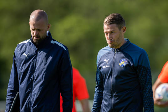 Eskilsminne IFs tränare Patrik Ingelsten deppar