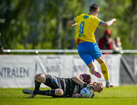 Åtvidabergs FFs målvakt Hugo Claesson kamp med