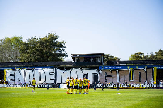 Mjällbys supportrar med tifo