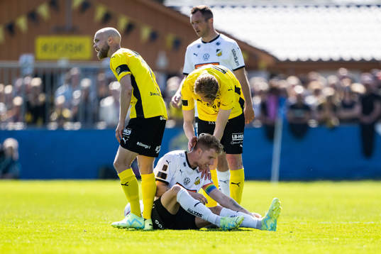 Häckens Samuel Gustafson har ont