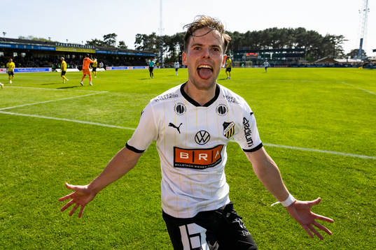 Häckens Lars Olden Larsen jublar