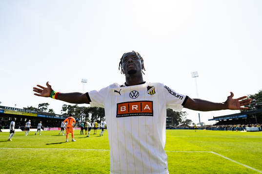 Häckens Ibrahim Sadiq jublar