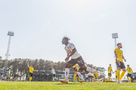 Häckens Ibrahim Sadiq jublar