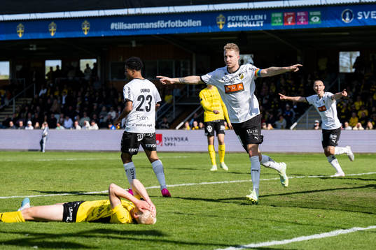 Häckens Samuel Gustafson jublar