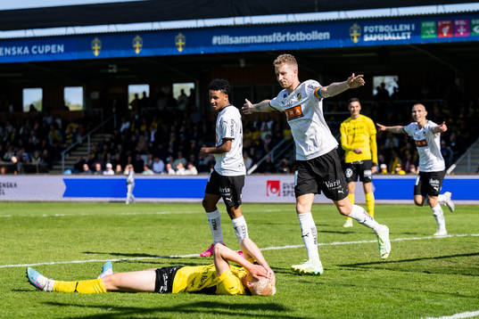 Häckens Samuel Gustafson jublar