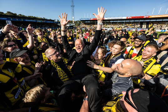 Häckens tränare Per-Mathias Høgmo jublar