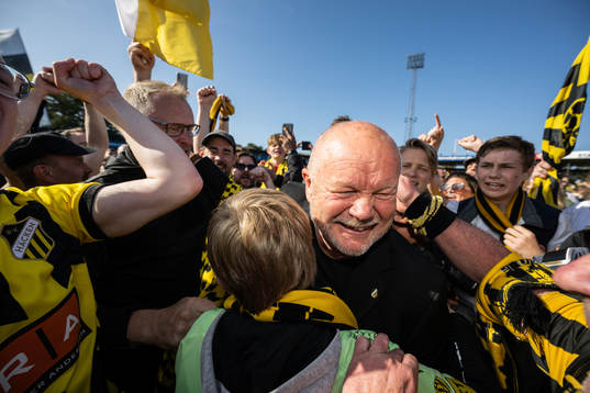 Häckens tränare Per-Mathias Høgmo jublar