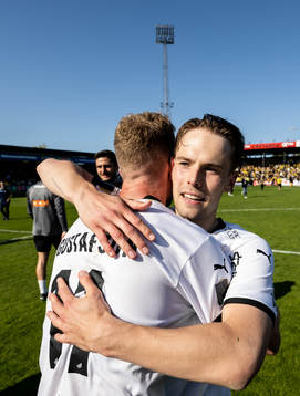 Häckens Samuel Gustafson och Lars Olden Larsen jublar