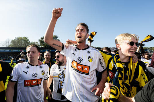 Häckens Johan Hammar jublar