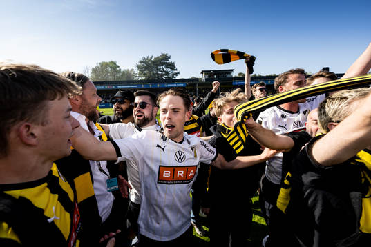Häckens Lars Olden Larsen jublar