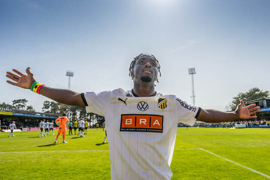 Häckens Ibrahim Sadiq jublar