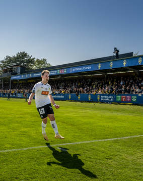 Häckens Lars Olden Larsen jublar