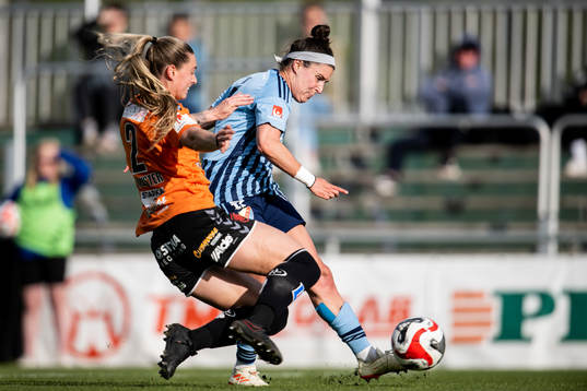 Djurgårdens Hayley Dowd och Kristianstads Jordan Brewster